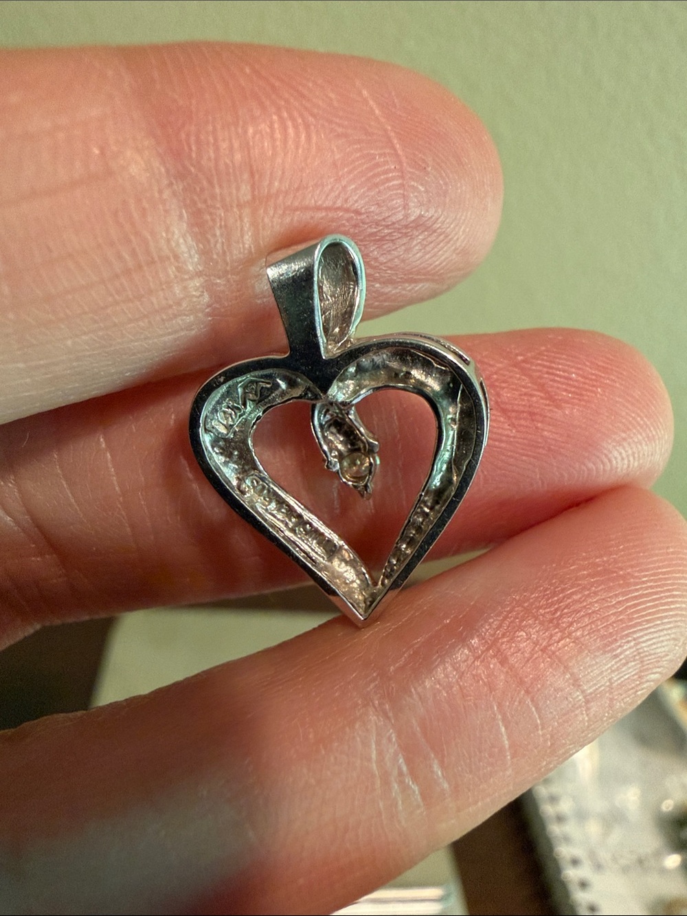 14k White Heart Pendant with possible diamond- 2.10 grams - Picture 3 of 4